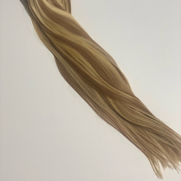 Clip-in Hair Extensions (100% Human Hair) - Picture 5 of 6